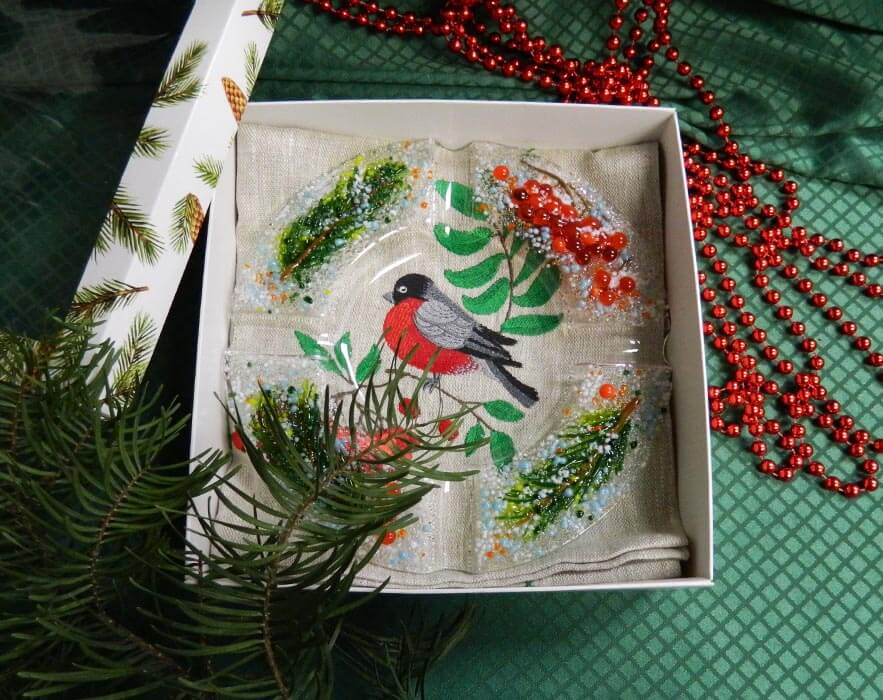 Подарочный набор «Декоративная пепельница с льняной салфеткой, украшенной вышивкой»